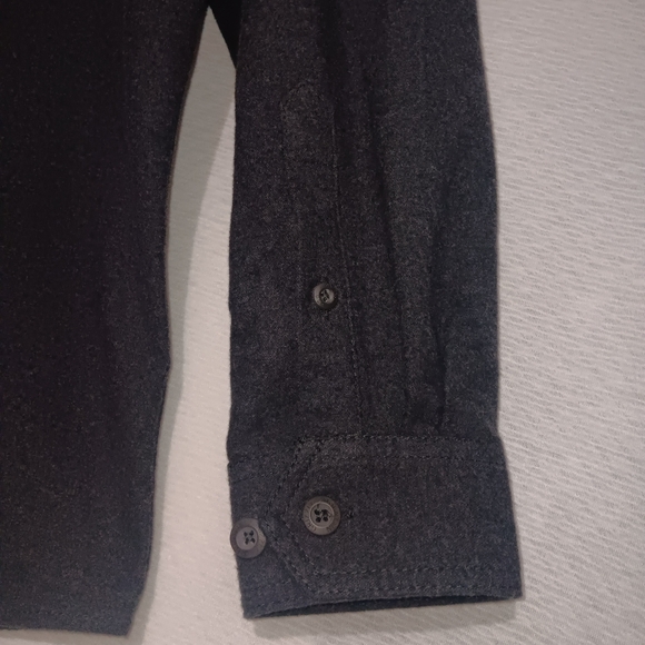 Men's charcoal gray Grizzly Mountain flannel Shirt. - Picture 7 of 10